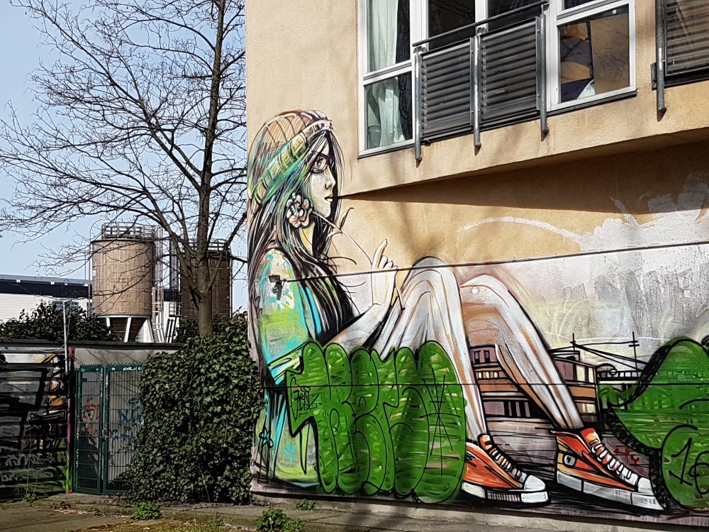 Street Art Berlin (12) Alice